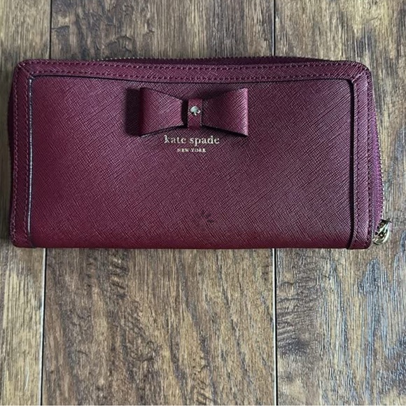 Kate Spade Maroon Bow Accent Wallet - Picture 1 of 2